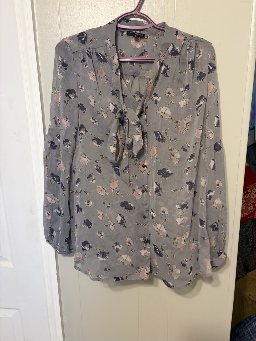Express Gray Floral Tie-Neck Blouse with Pink & Navy Accentsππ